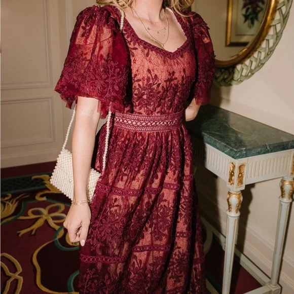 Ivy City Co Venice Sicily Flutter Sleeve Dress in Wine BNWT - Picture 5 of 8